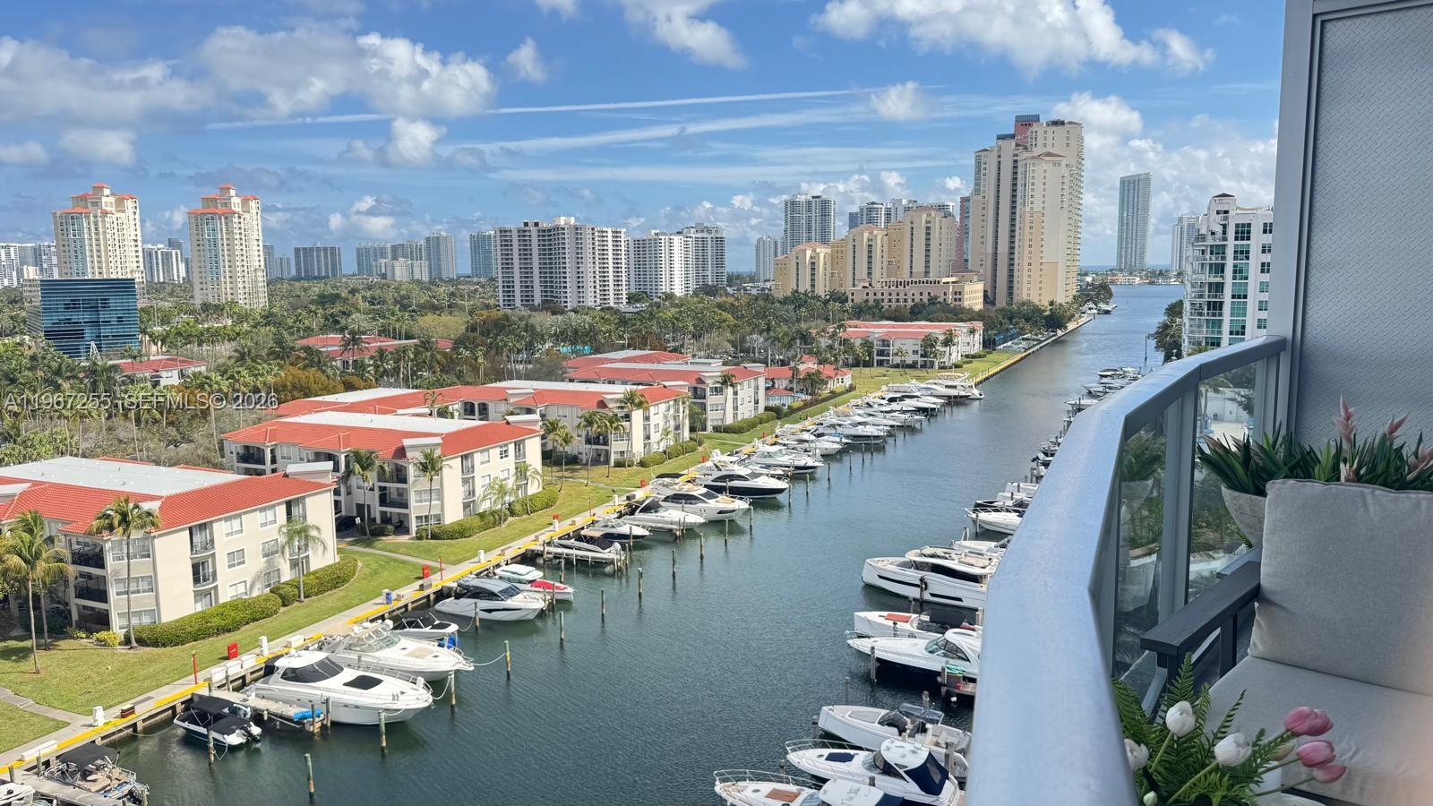 image Uptown Marina Lofts0