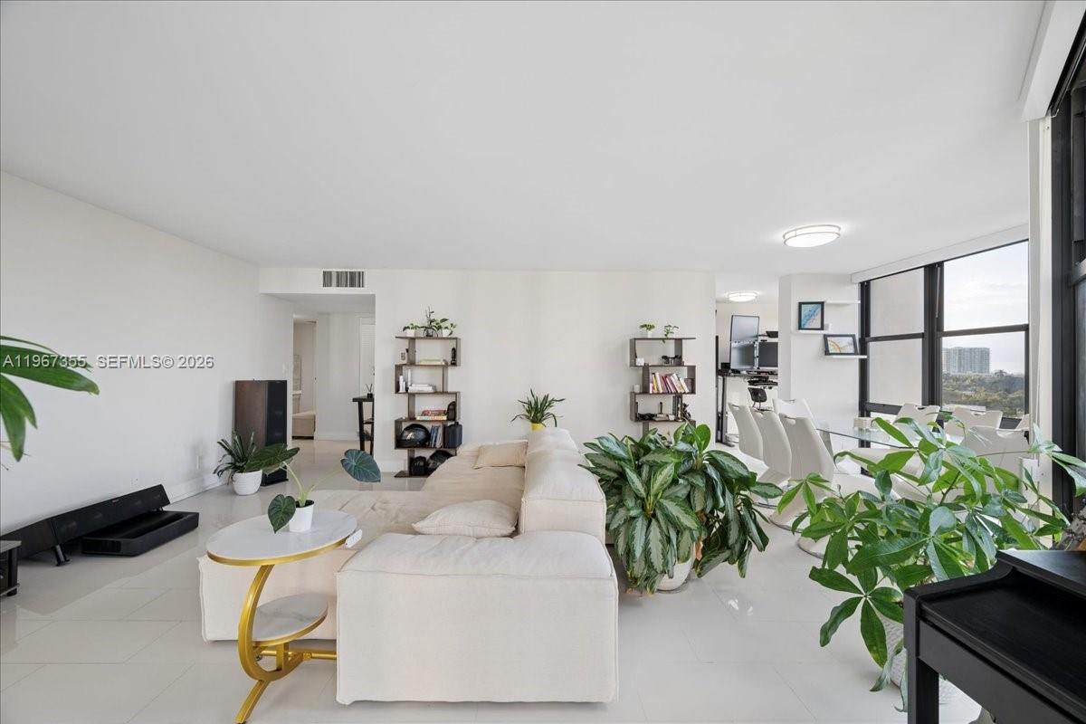 1915 Brickell Ave #801