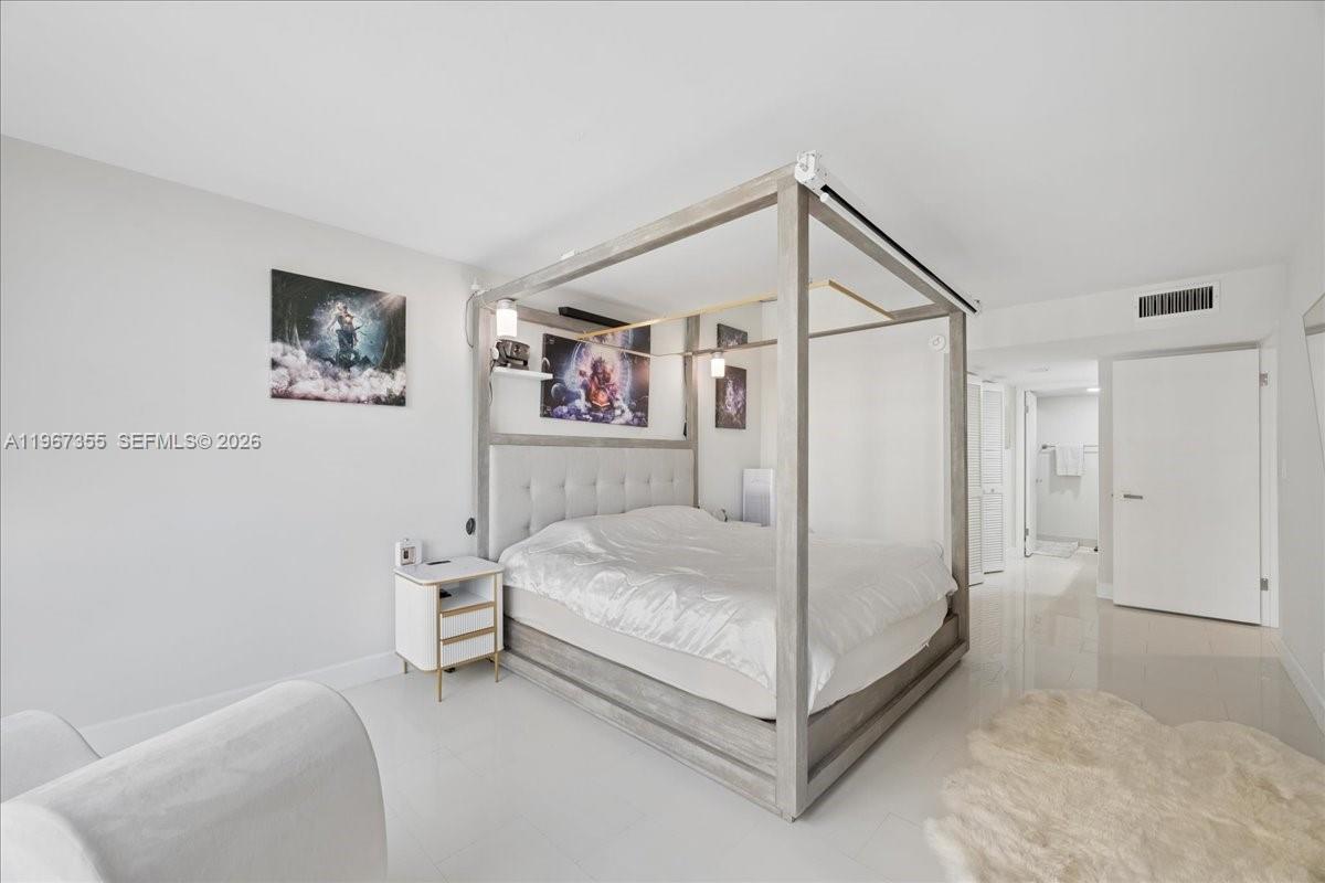 image Brickell Place III17