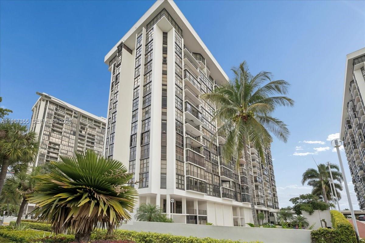 image Brickell Place III4