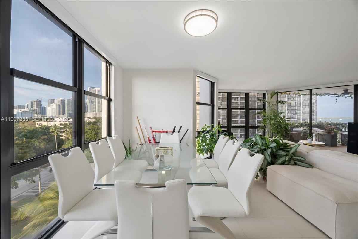 image Brickell Place III8