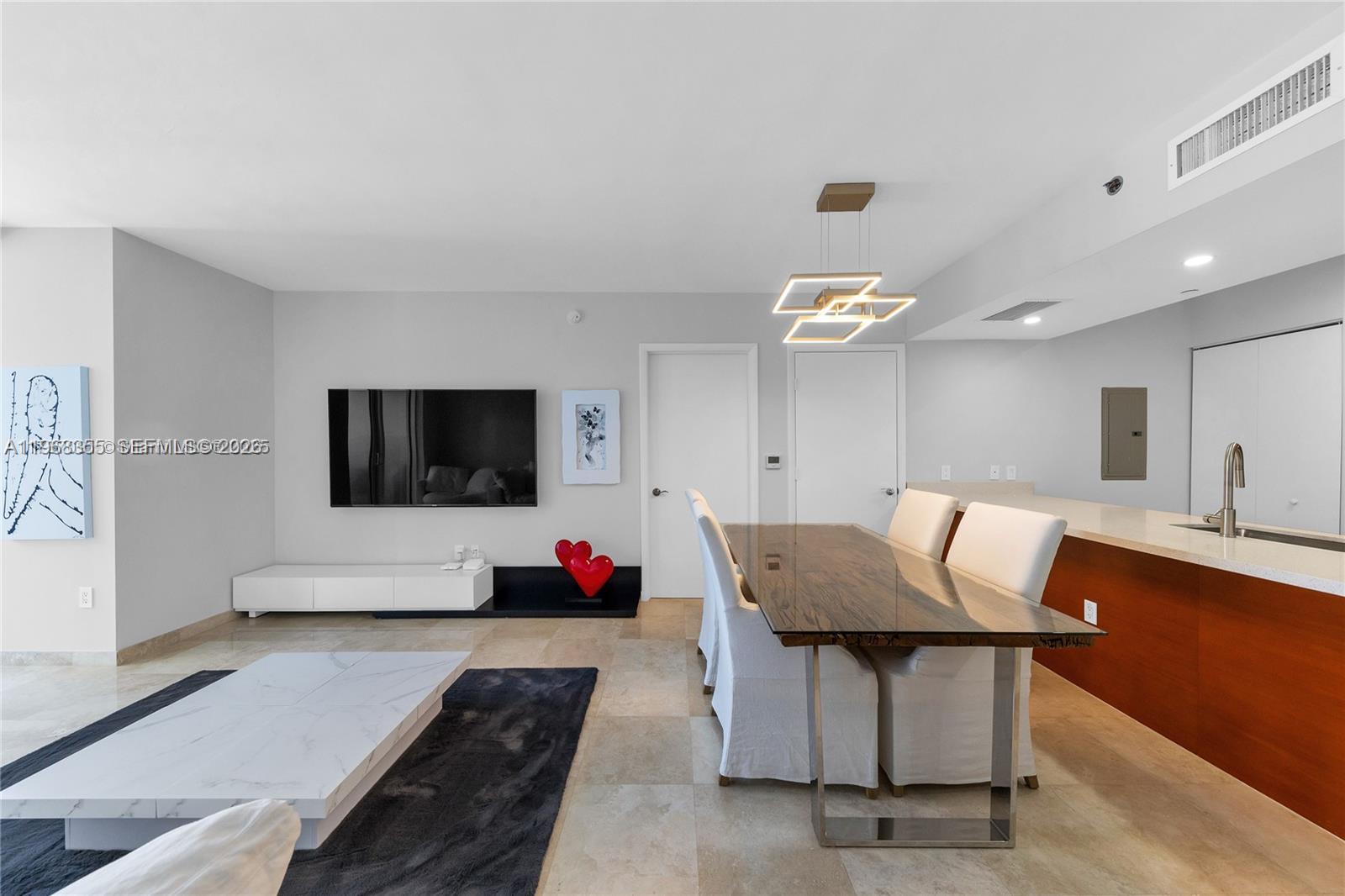 image Beach Club 211