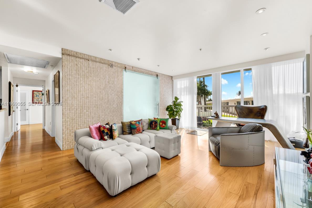 image Harbour House3