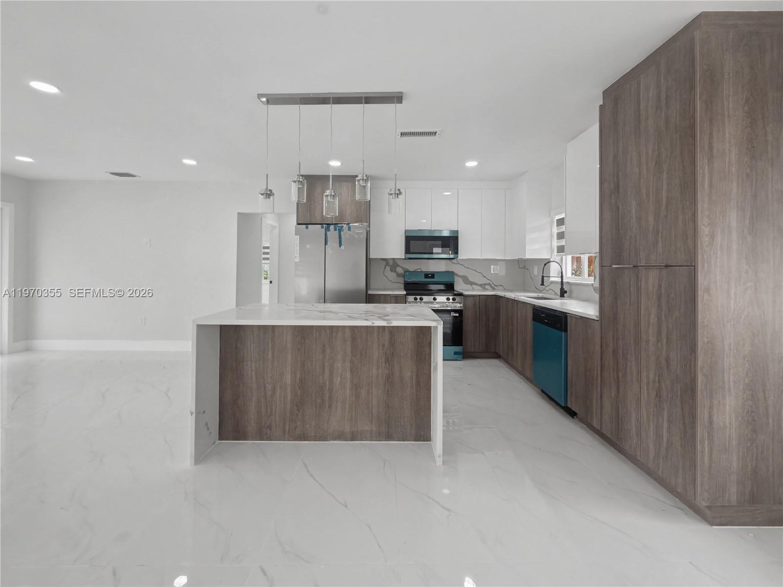 1530 SW 24th Ave Miami, FL 33145