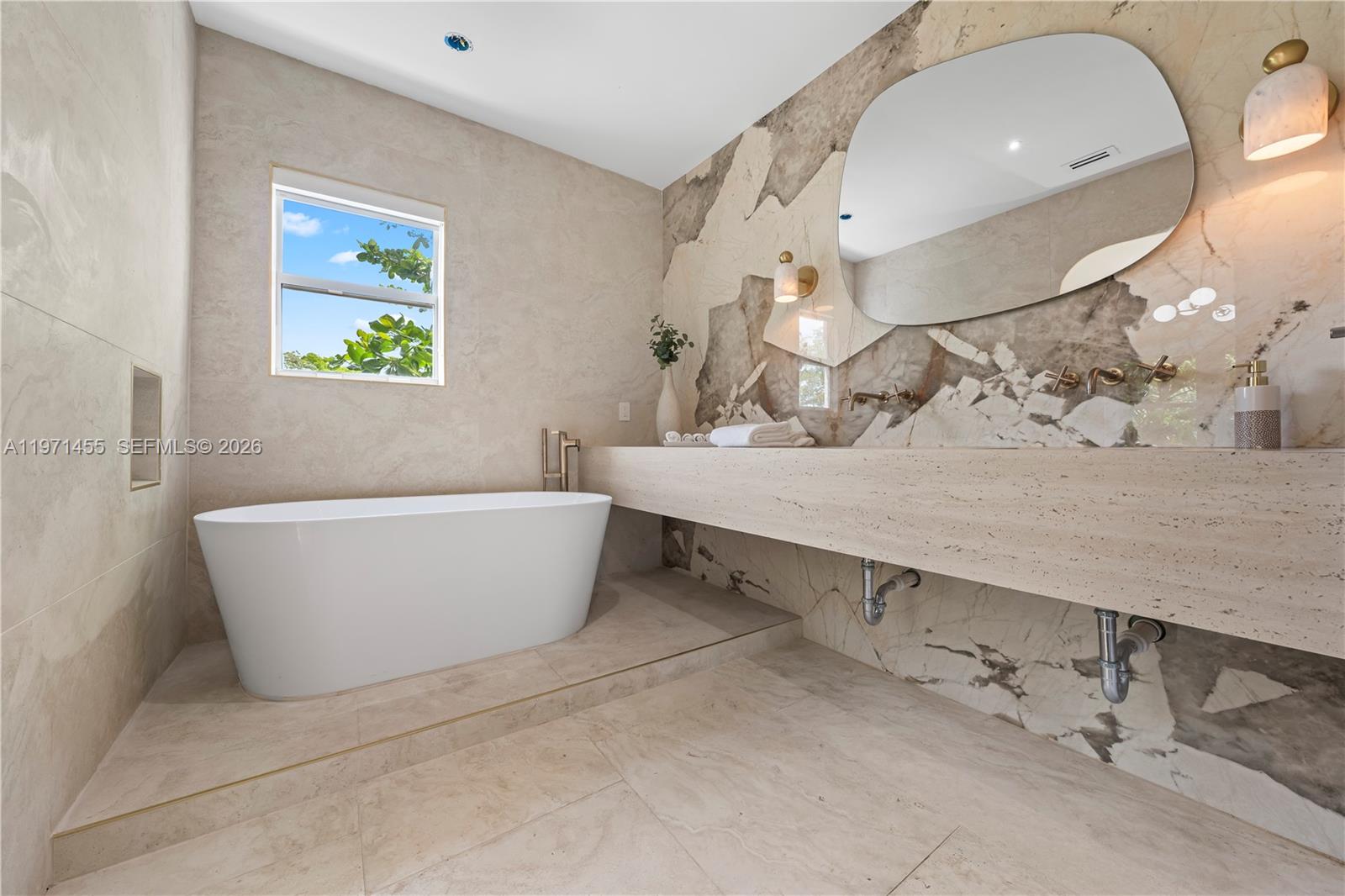 178 NE 45th St Miami, FL 33137