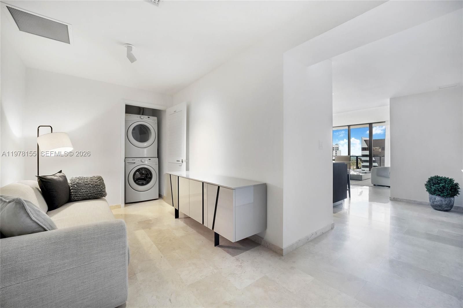 88 SW 7th St #1810 Miami, FL 33130