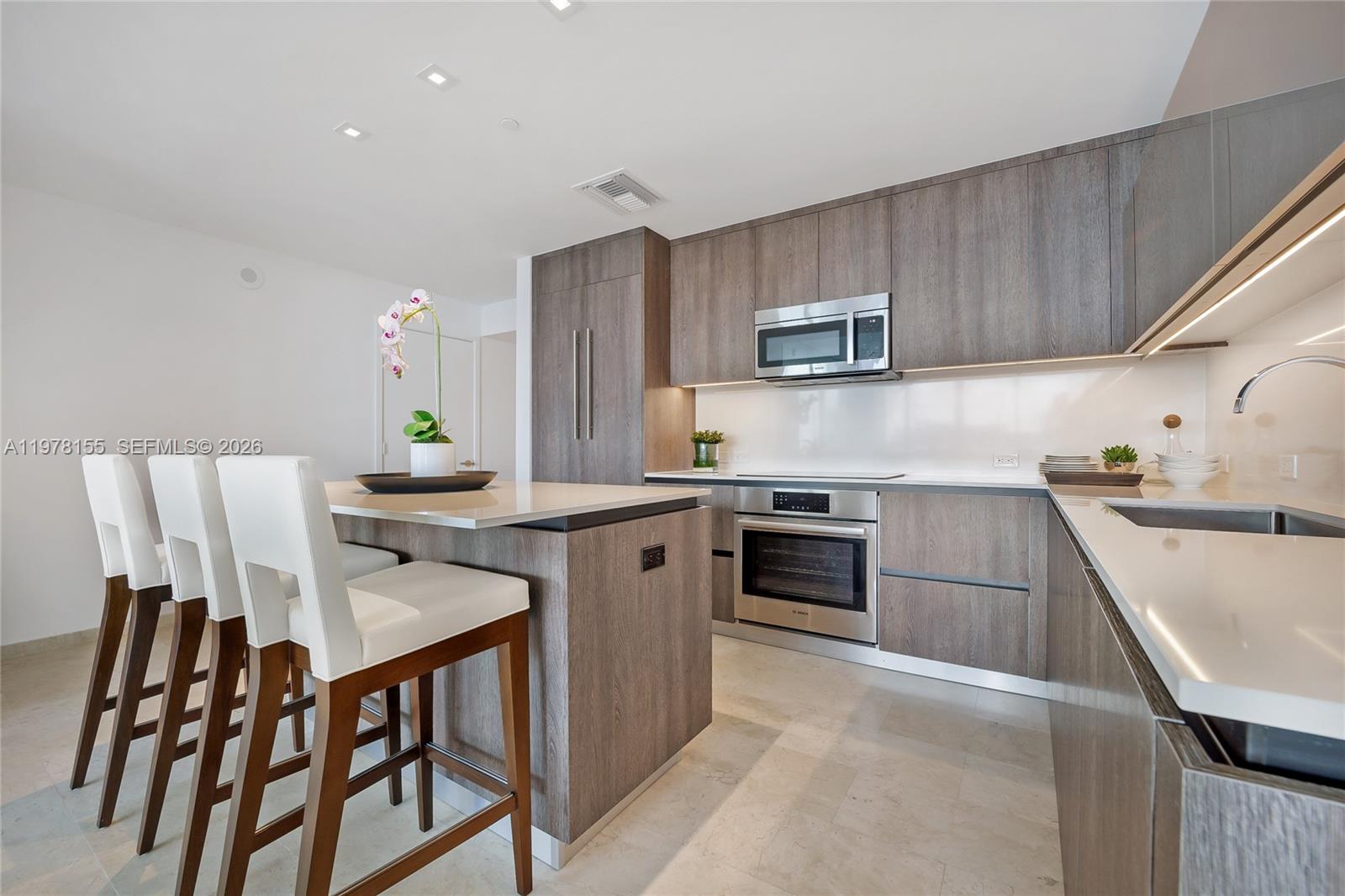 88 SW 7th St #1810 Miami, FL 33130