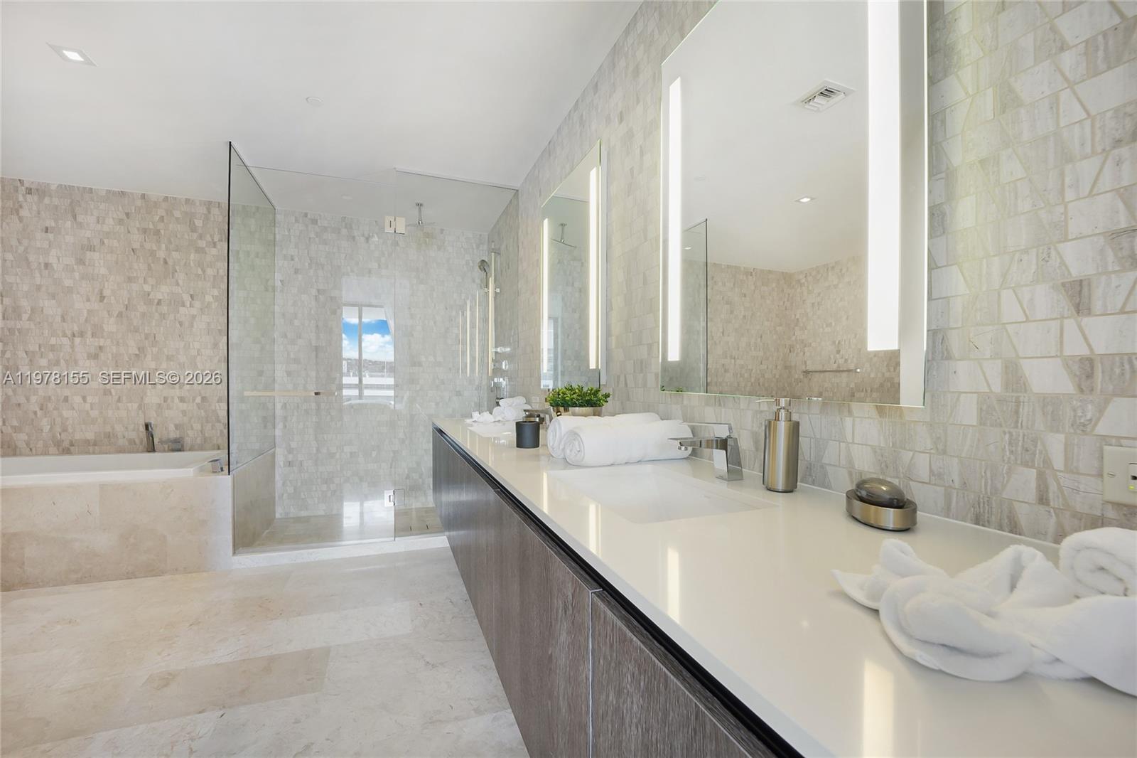 88 SW 7th St #1810 Miami, FL 33130