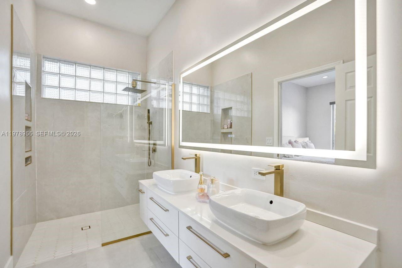 6928 NW 33rd St Margate, FL 33063