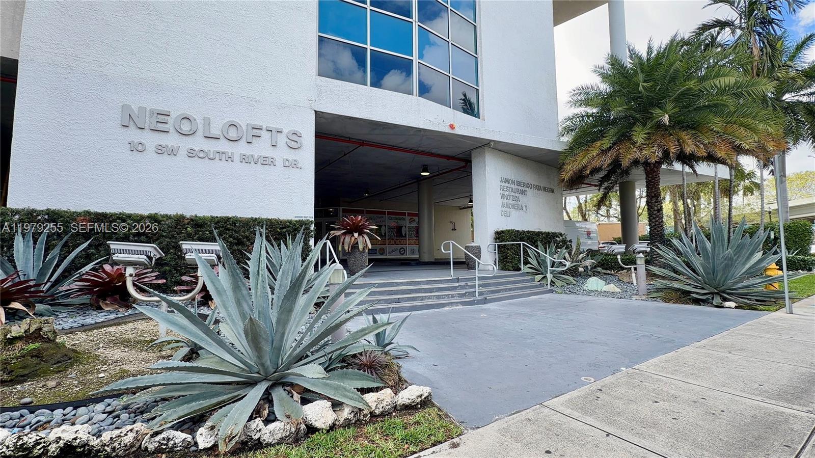 10 SW South Riv Dr #715 Miami, FL 33130