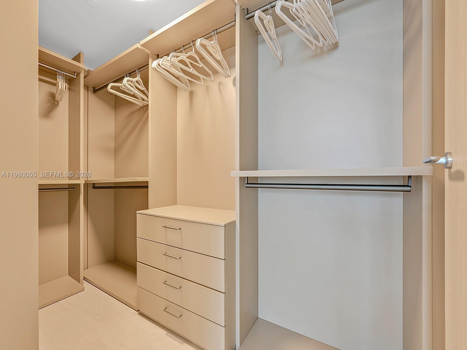 image Brickell Flatiron24