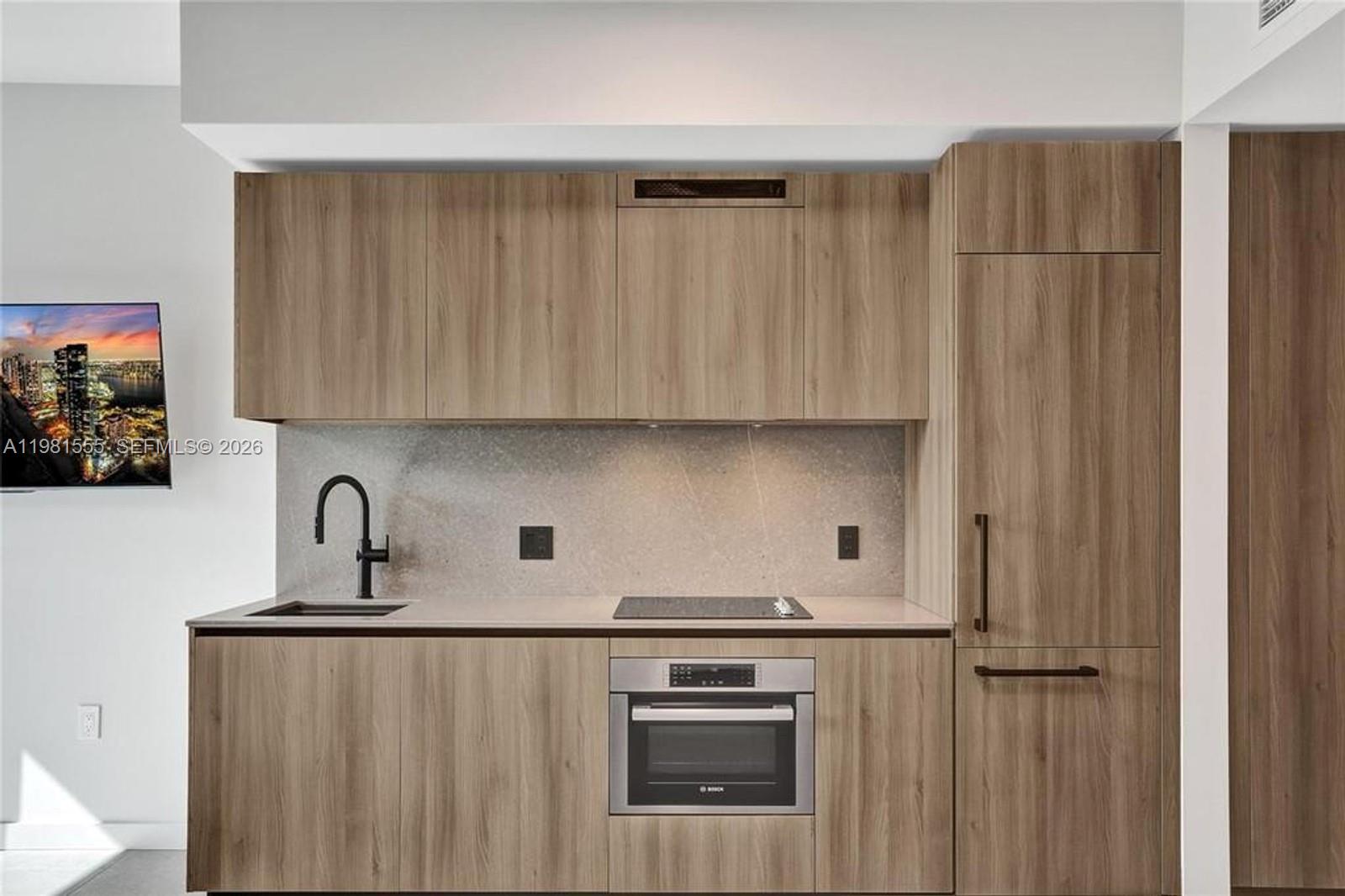 121 NE 5th St #801B Miami, FL 33132