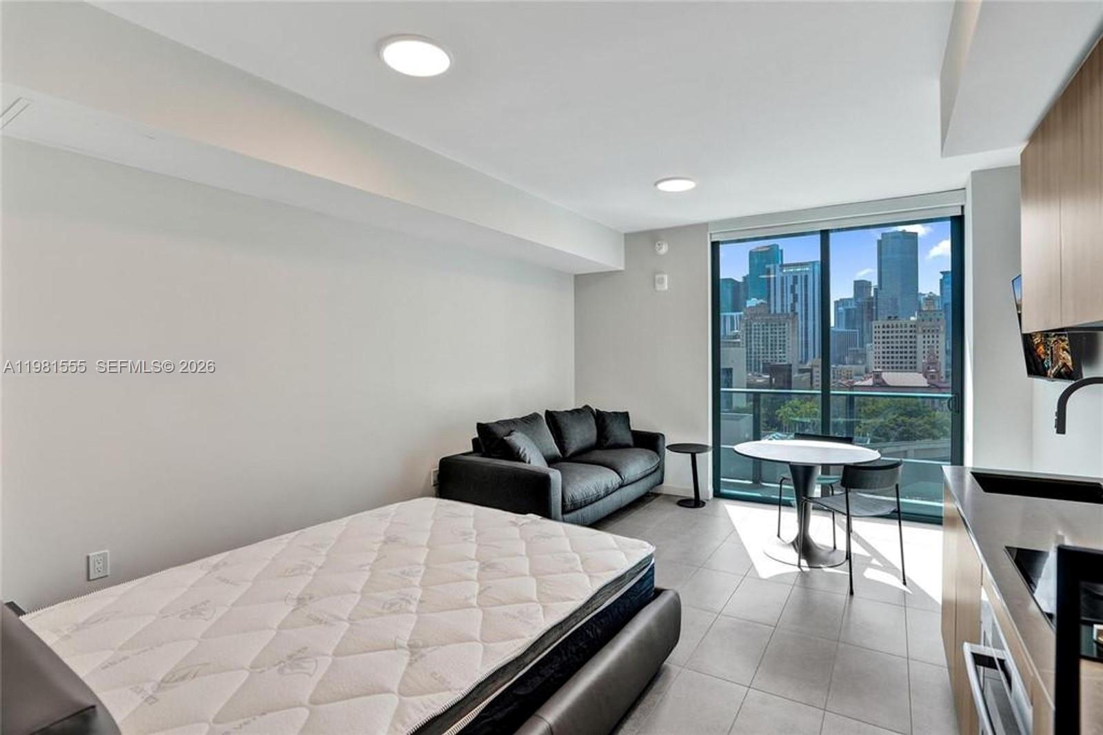 121 NE 5th St #801B Miami, FL 33132