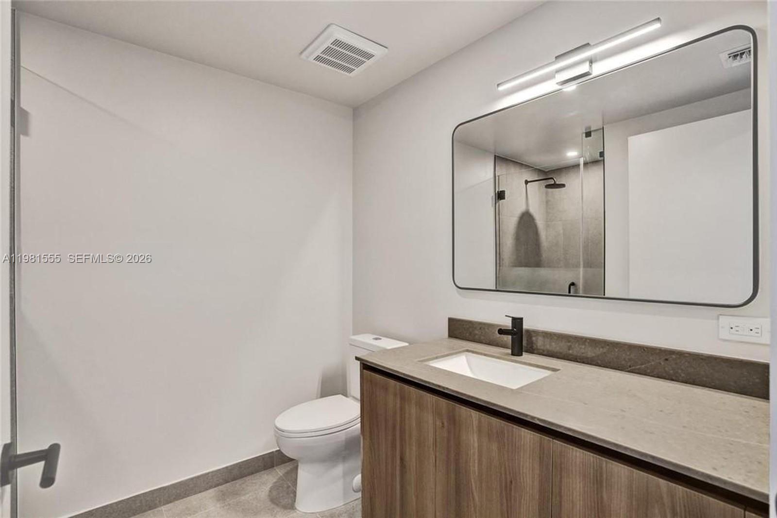 121 NE 5th St #801B Miami, FL 33132