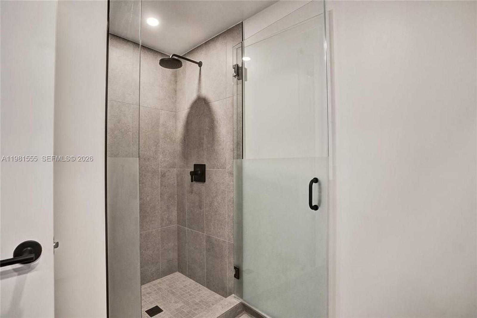 121 NE 5th St #801B Miami, FL 33132