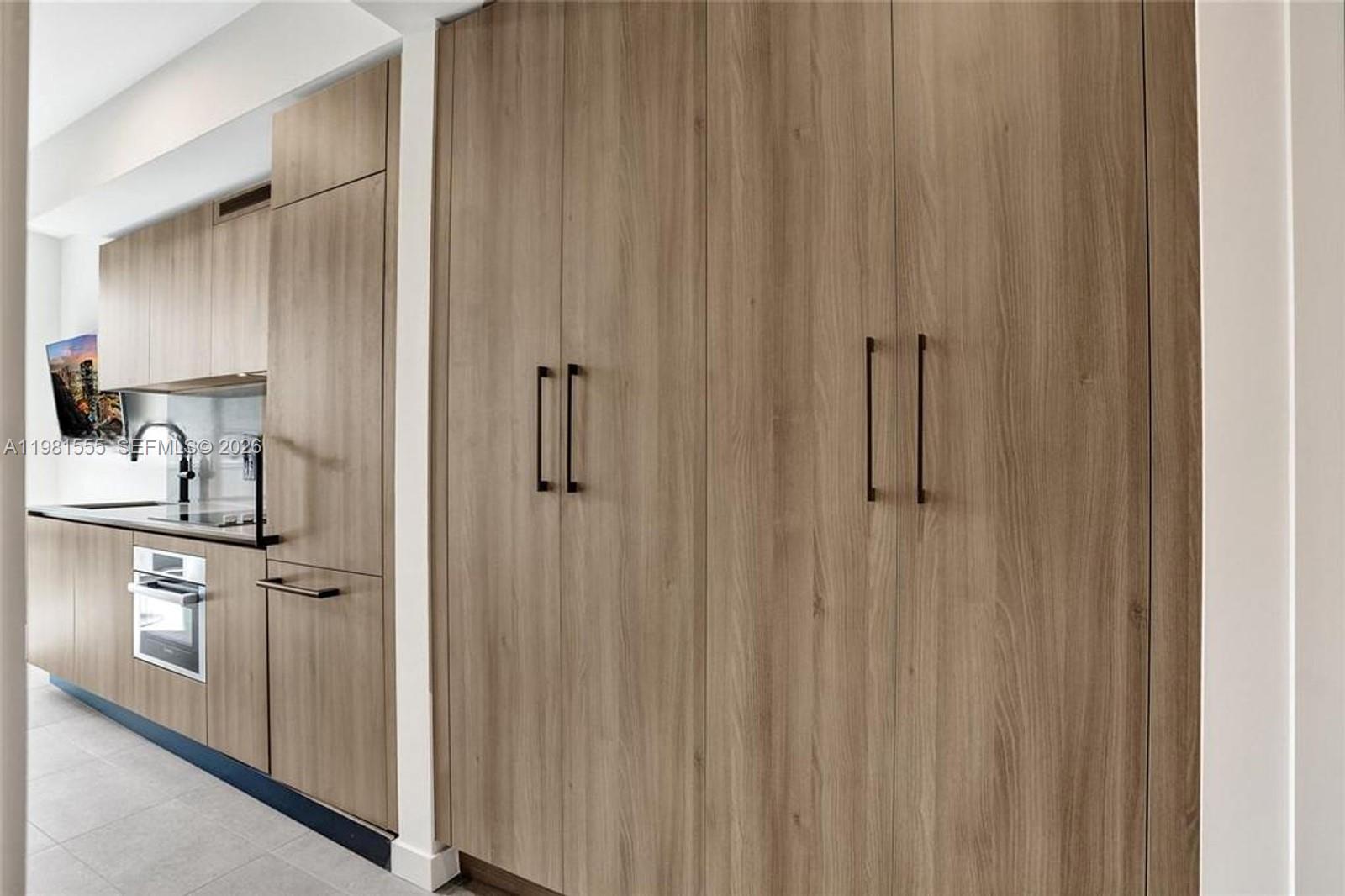 121 NE 5th St #801B Miami, FL 33132