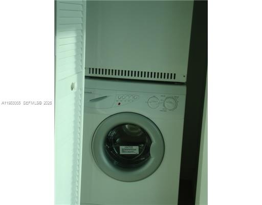 300 S Biscayne #2611 Miami, FL 33131