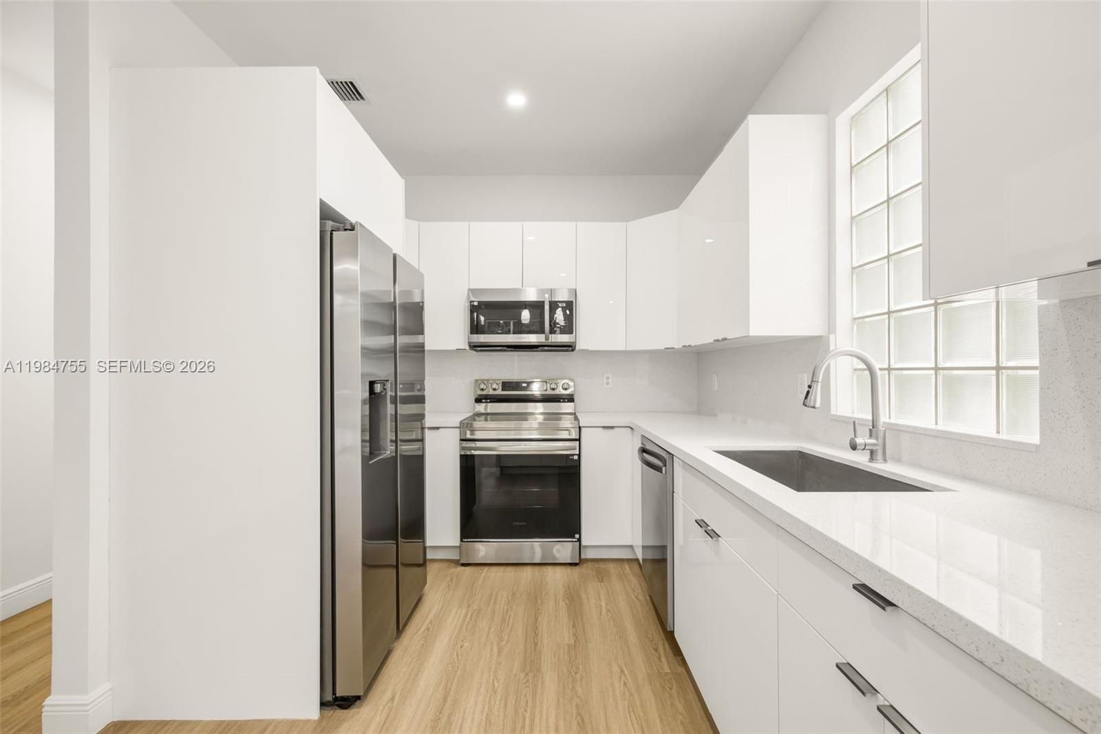 1392 NW 159th Ln Pembroke Pines, FL 33028