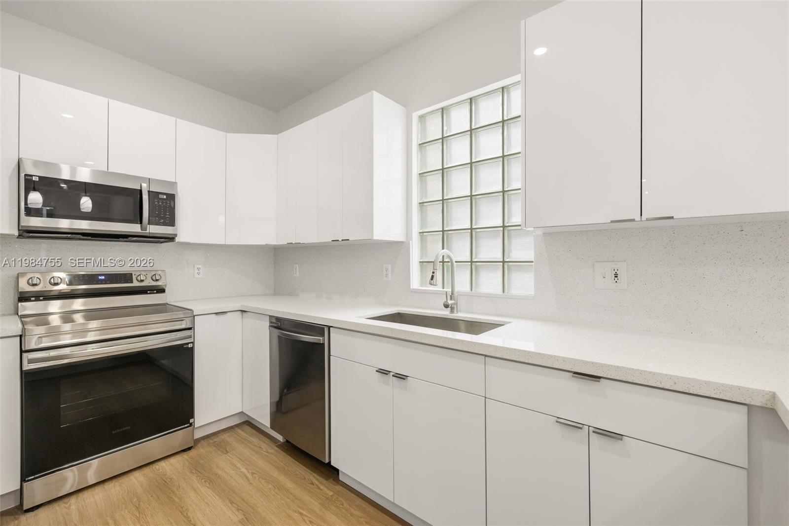 1392 NW 159th Ln Pembroke Pines, FL 33028