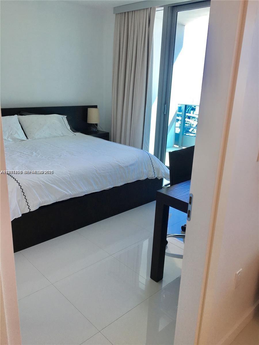 200 Biscayne Blvd Way #3712 Miami, FL 33131