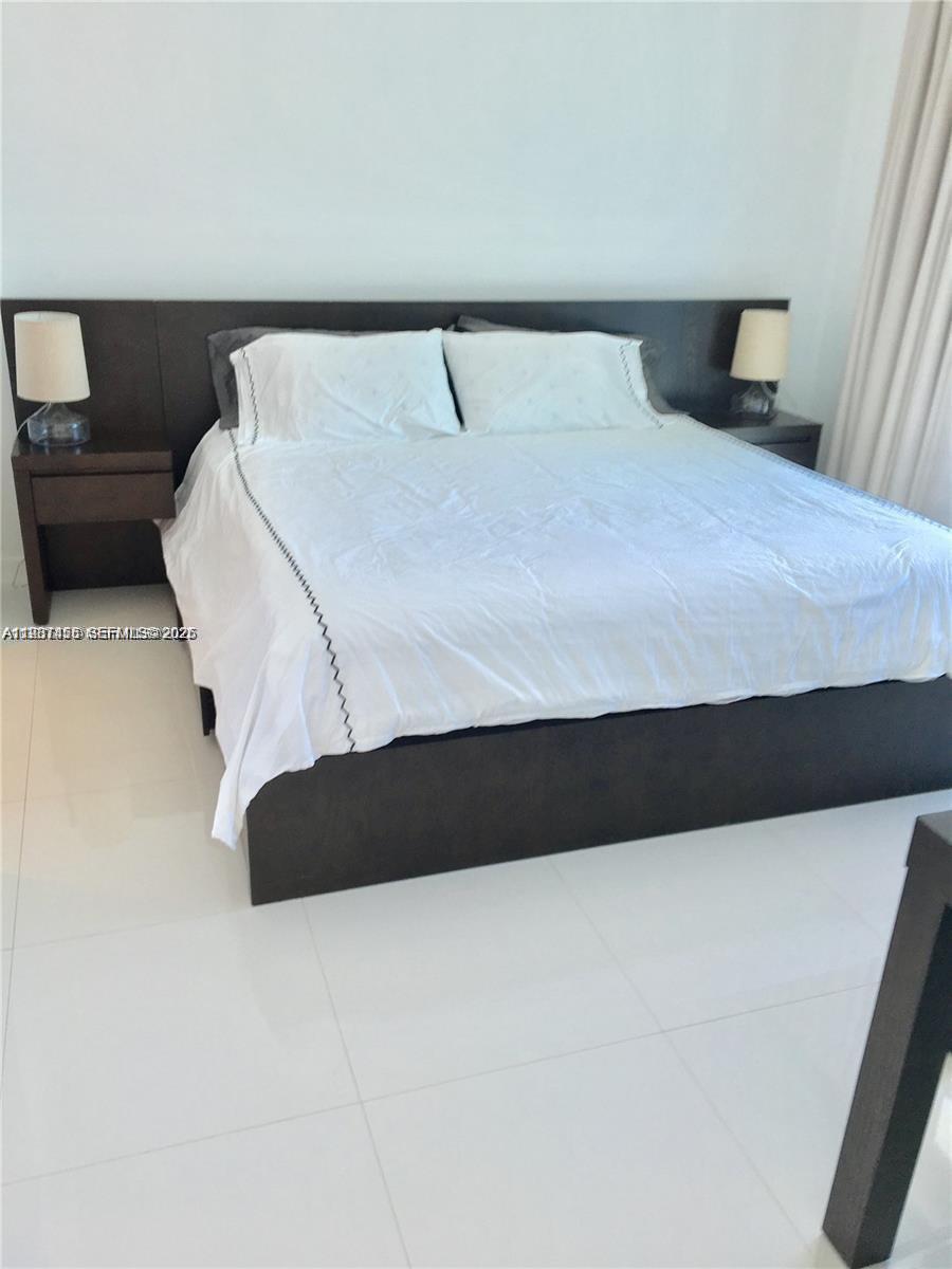 200 Biscayne Blvd Way #3712 Miami, FL 33131