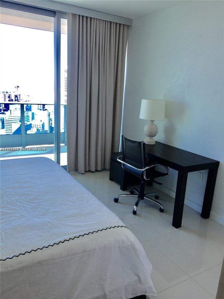 200 Biscayne Blvd Way #3712 Miami, FL 33131