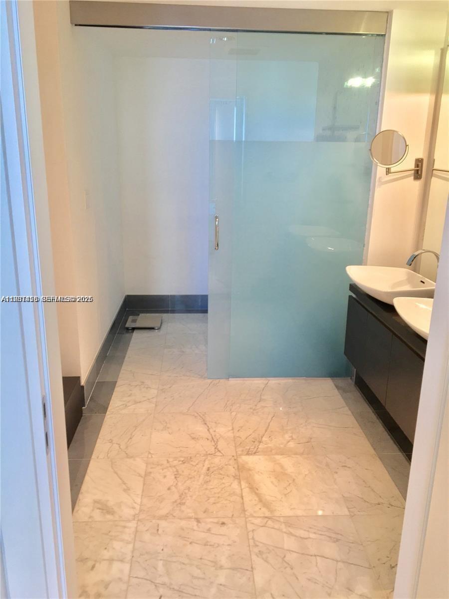 200 Biscayne Blvd Way #3712 Miami, FL 33131