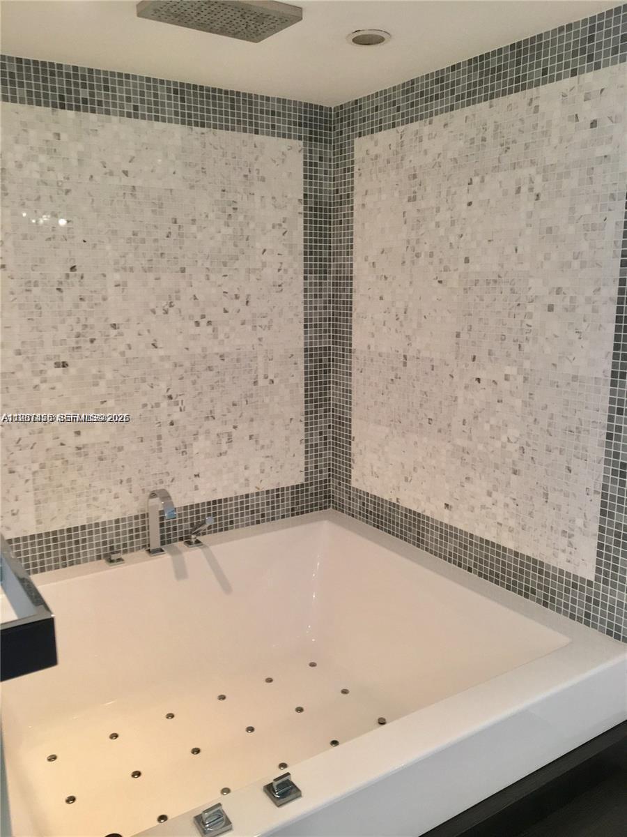 200 Biscayne Blvd Way #3712 Miami, FL 33131