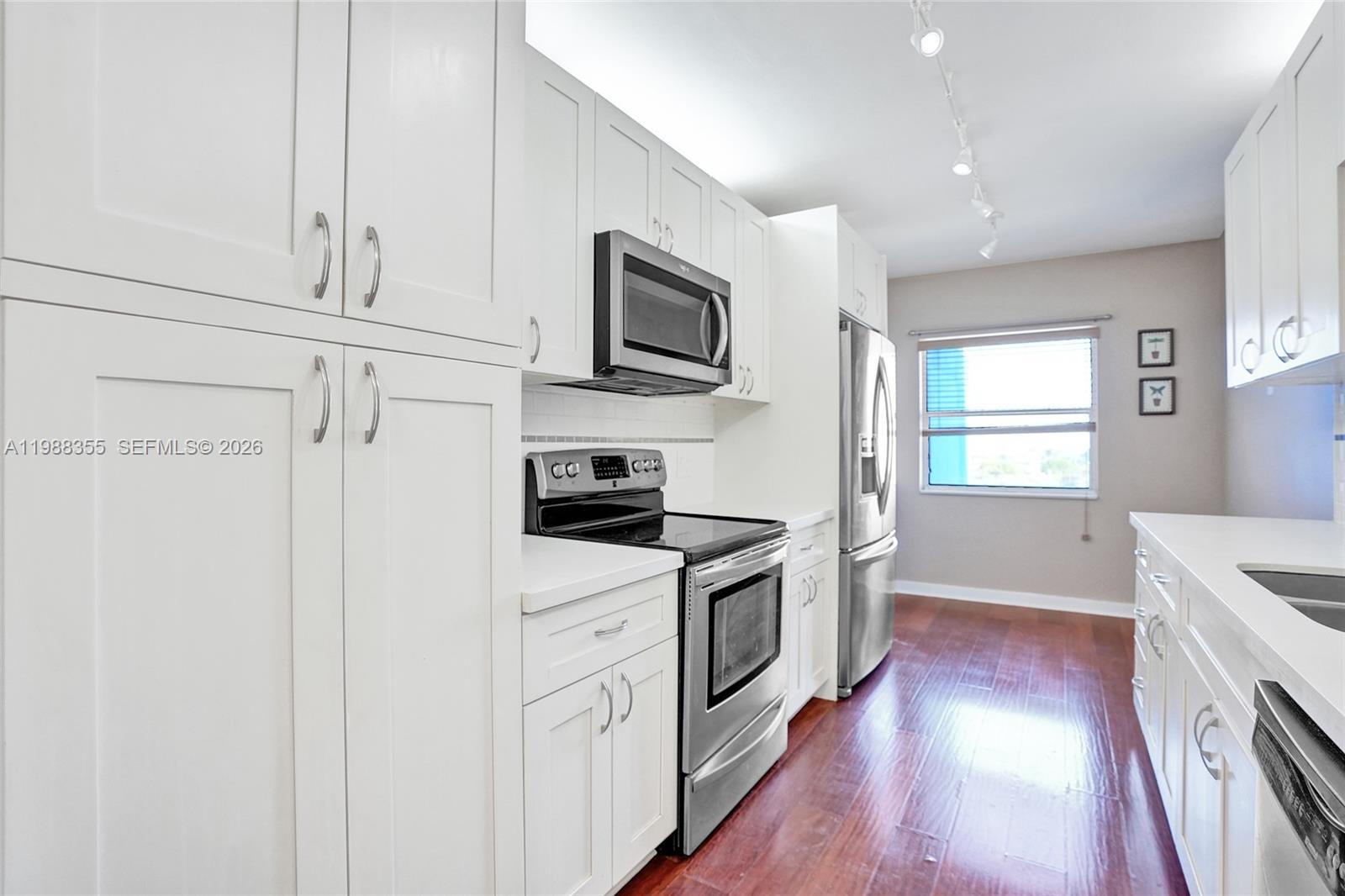 4001 Hillcrest Dr #817