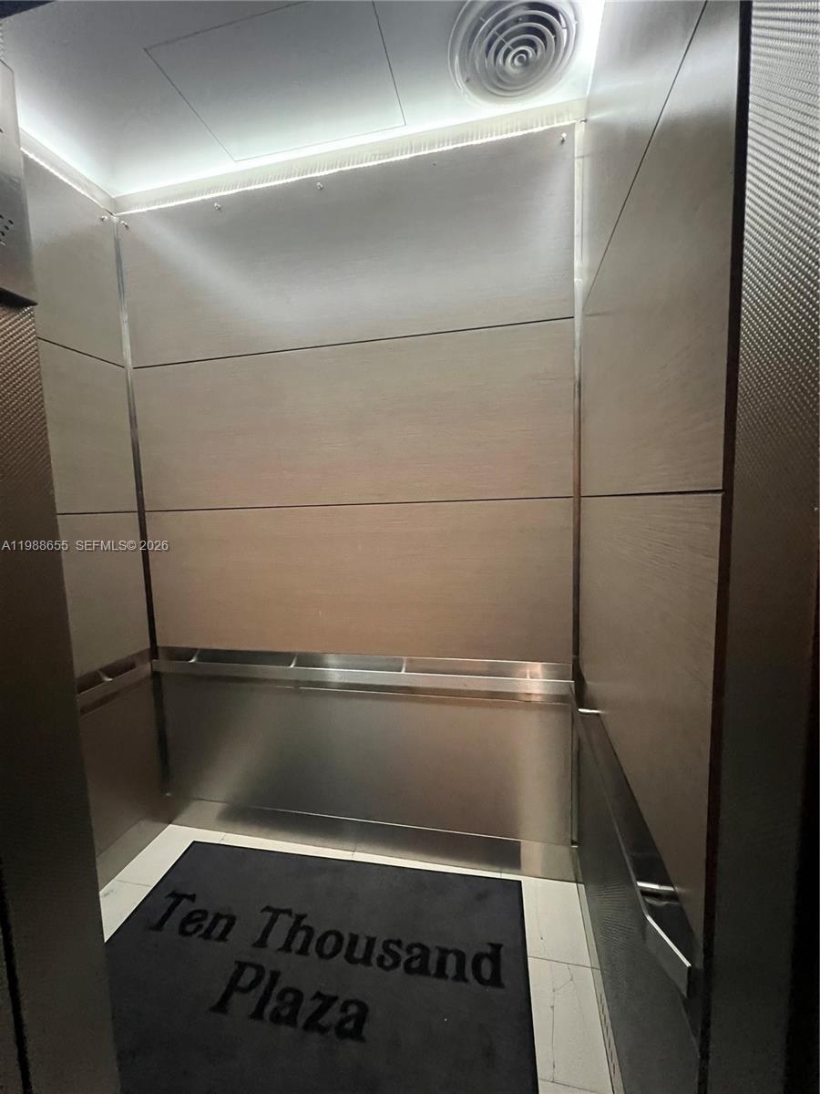 image Ten Thousand Plaza10