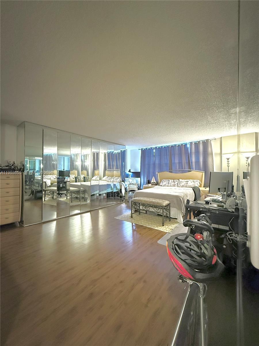 image Ten Thousand Plaza11