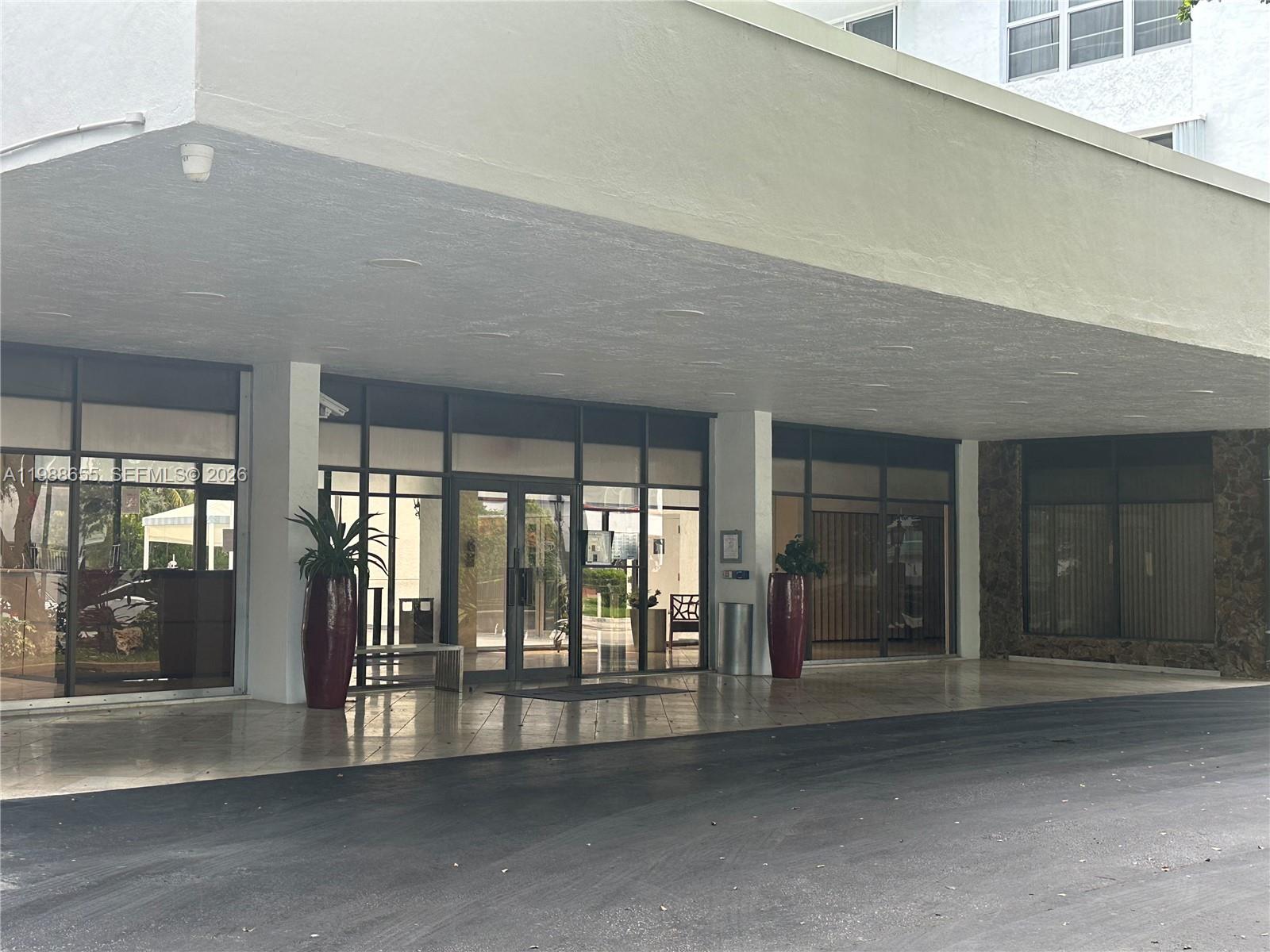 image Ten Thousand Plaza2