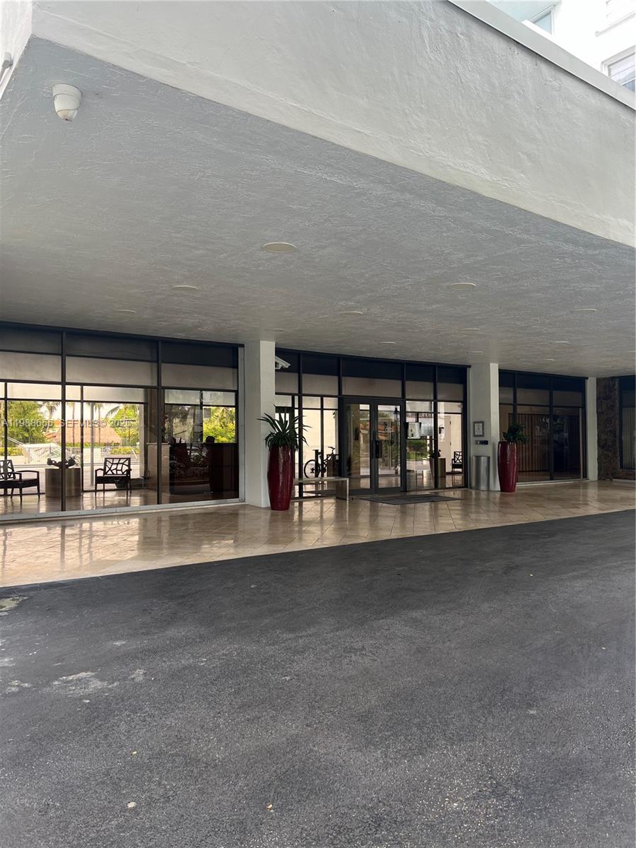 image Ten Thousand Plaza3