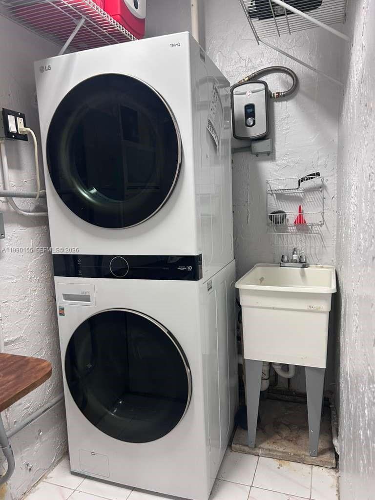 14234 NE 3rd Ct #11C Miami, FL 33161