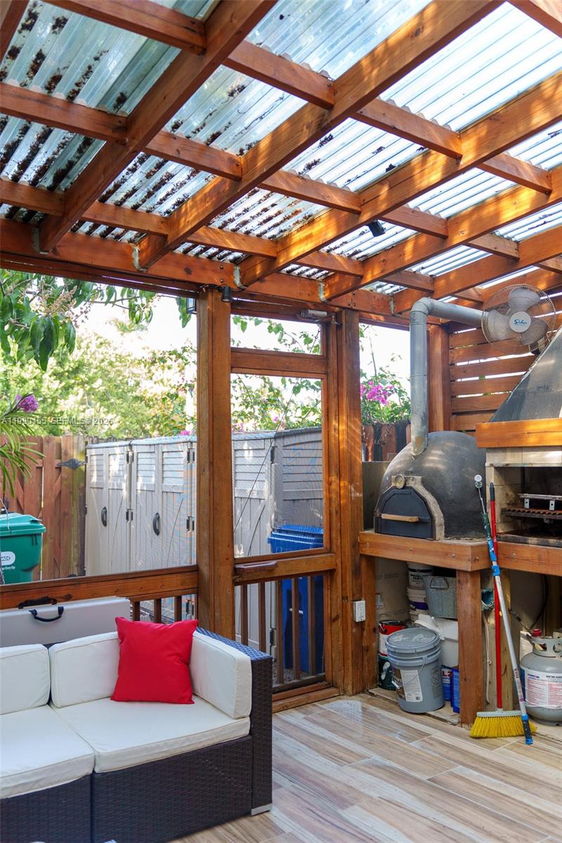 14234 NE 3rd Ct #11C Miami, FL 33161