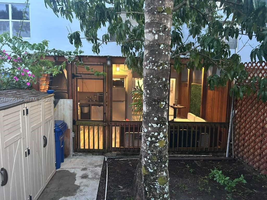 14234 NE 3rd Ct #11C Miami, FL 33161