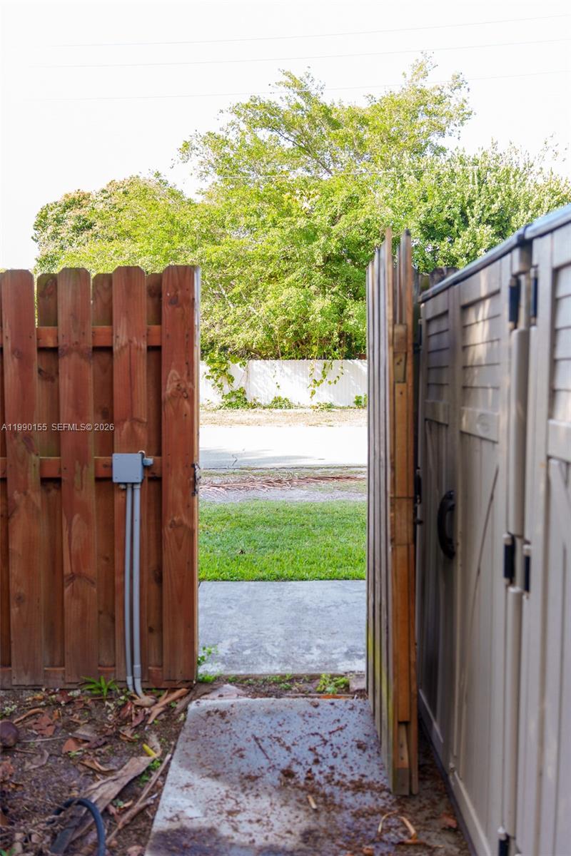 14234 NE 3rd Ct #11C Miami, FL 33161