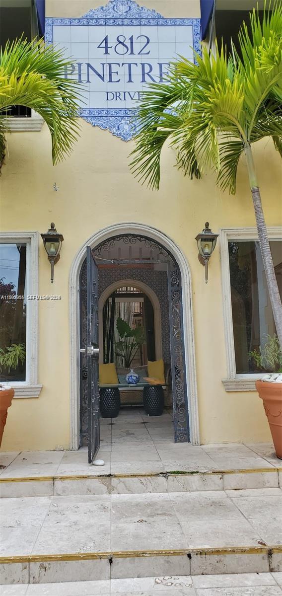 4812 Pine Tree Dr #201