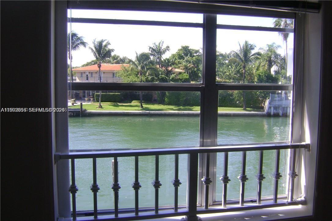 4812 Pine Tree Dr #201 Miami Beach, FL 33140