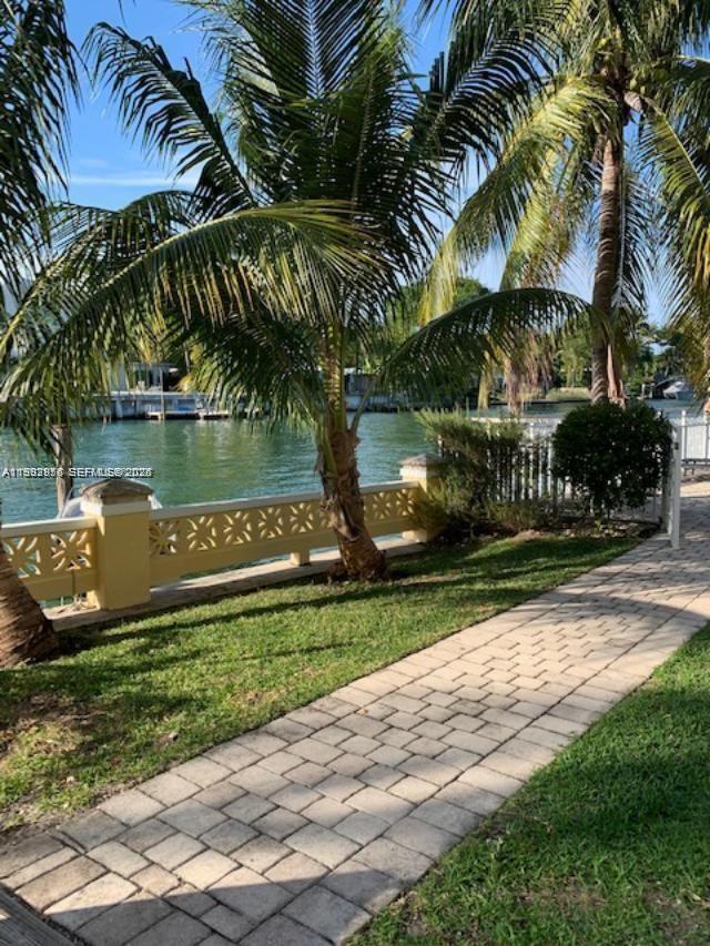 4812 Pine Tree Dr #201 Miami Beach, FL 33140