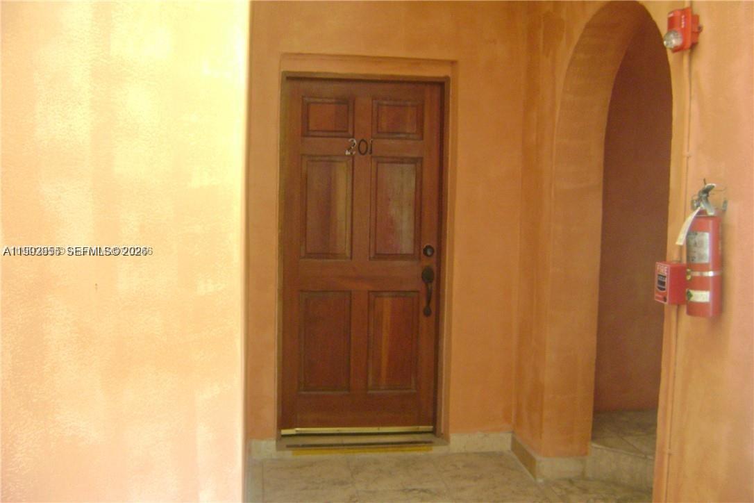 4812 Pine Tree Dr #201 Miami Beach, FL 33140