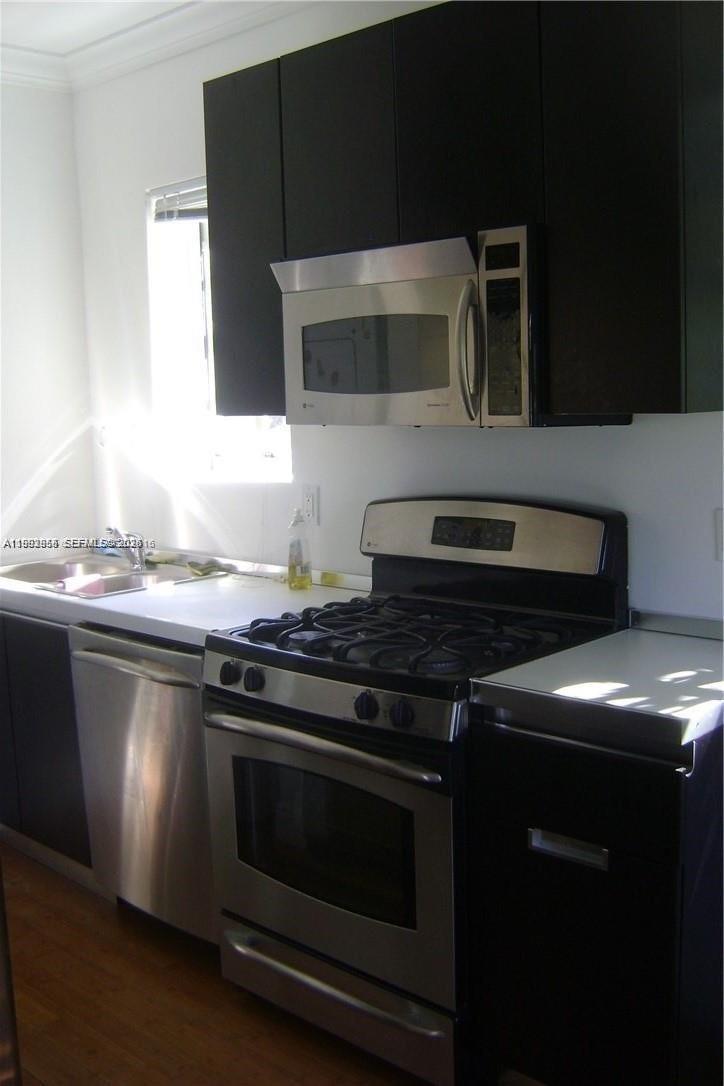 4812 Pine Tree Dr #201 Miami Beach, FL 33140