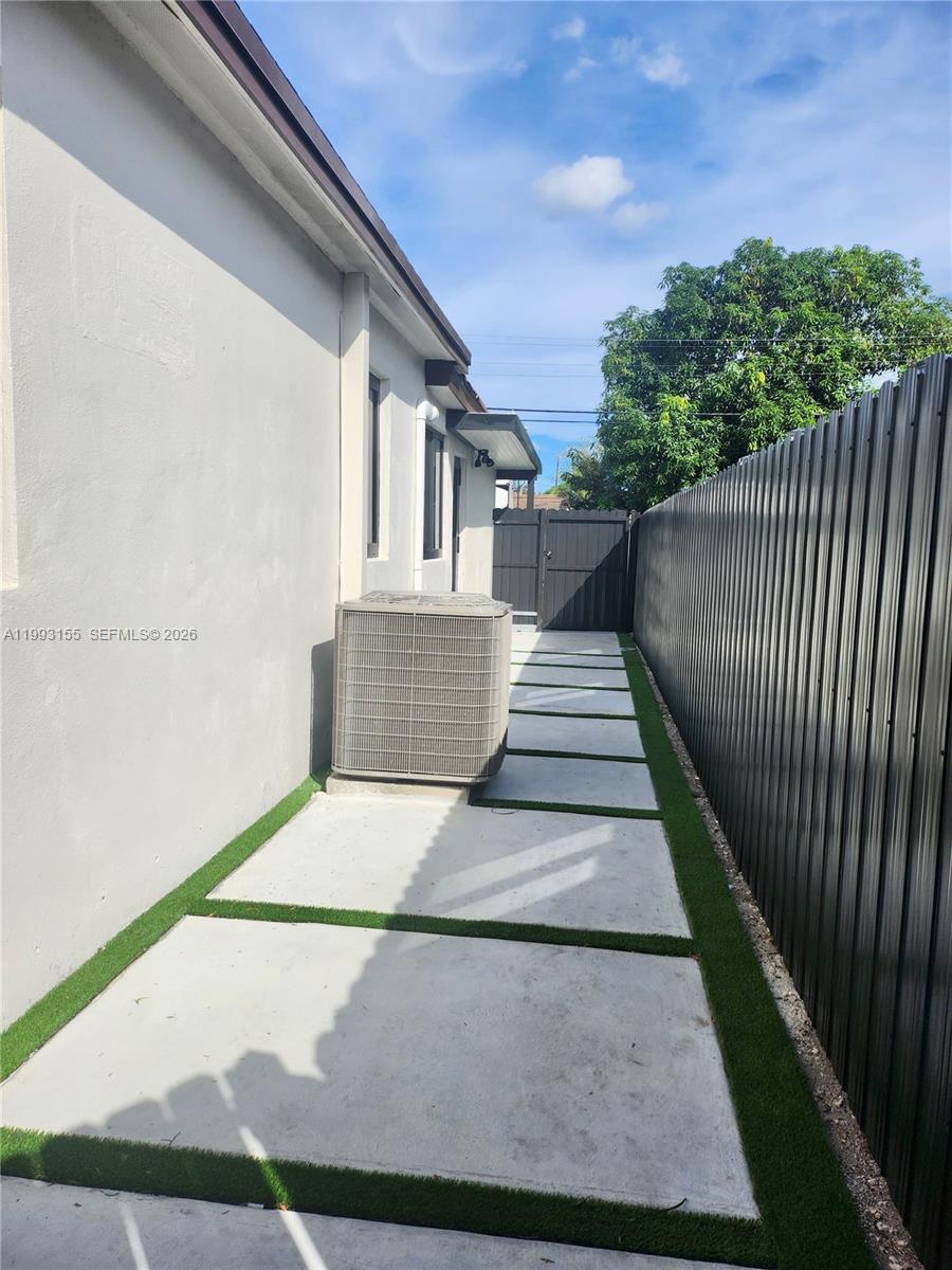 201 SW 62nd Ave Miami, FL 33144