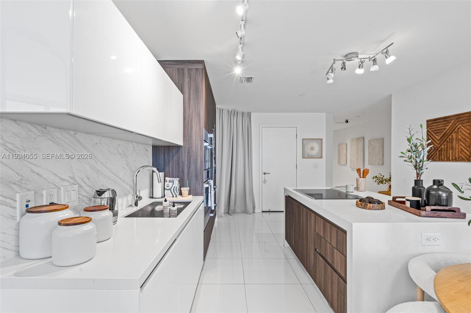 851 NE 1st Ave #1205 Miami, FL 33132