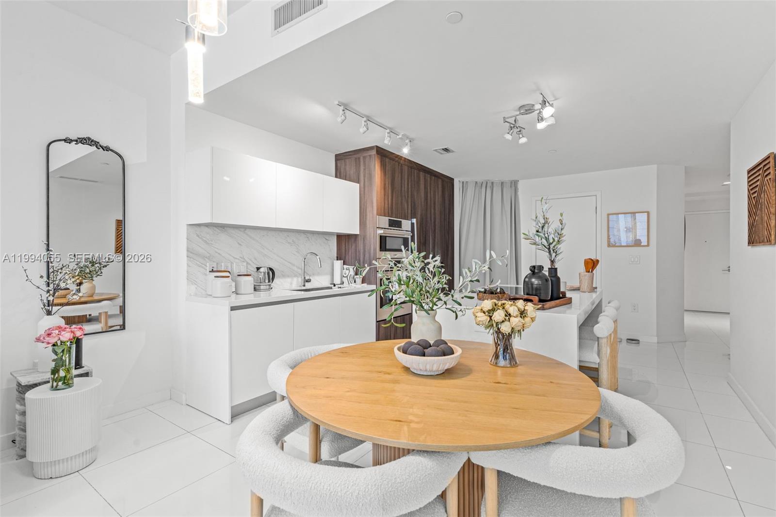 851 NE 1st Ave #1205 Miami, FL 33132