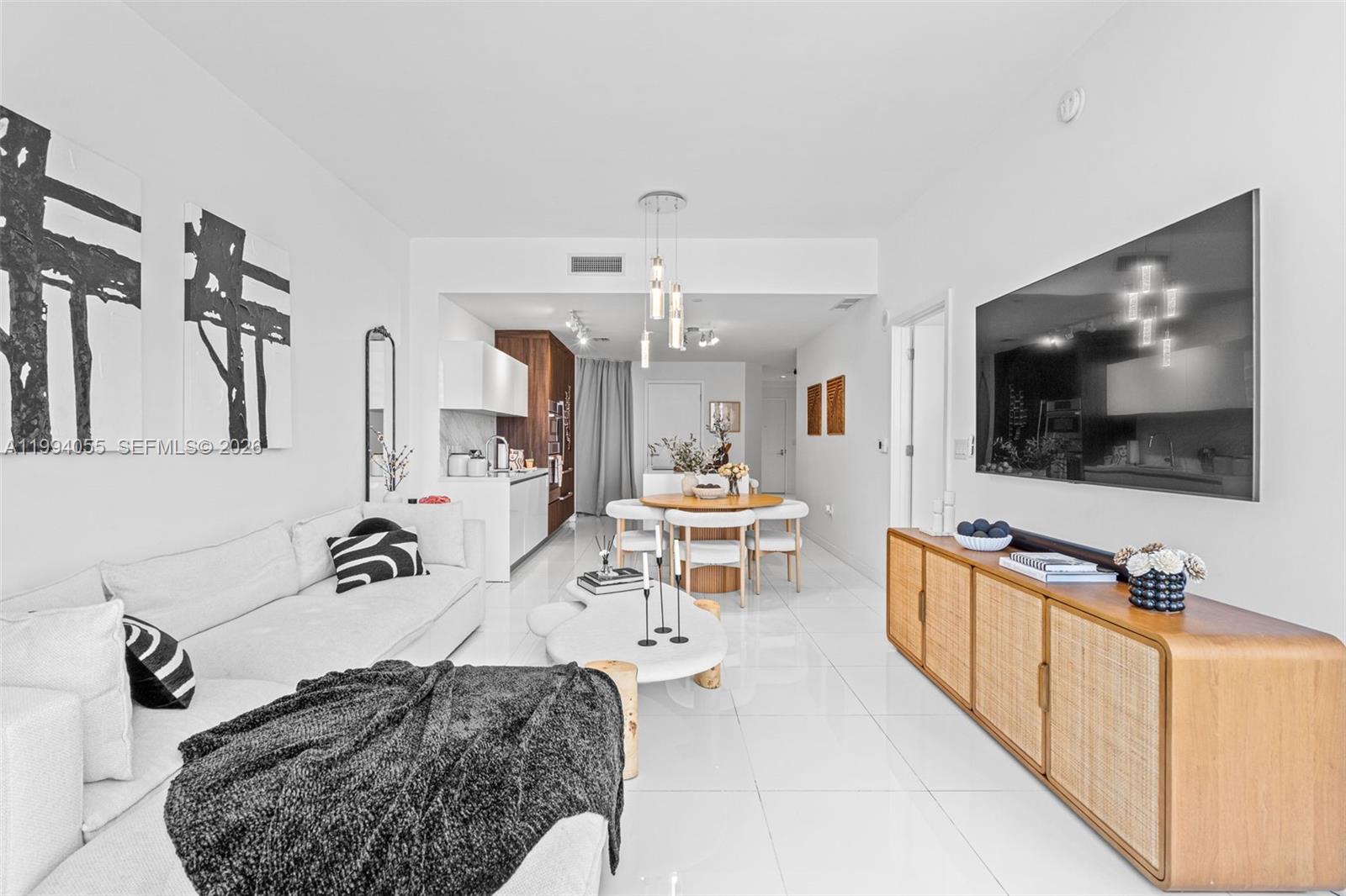 851 NE 1st Ave #1205 Miami, FL 33132