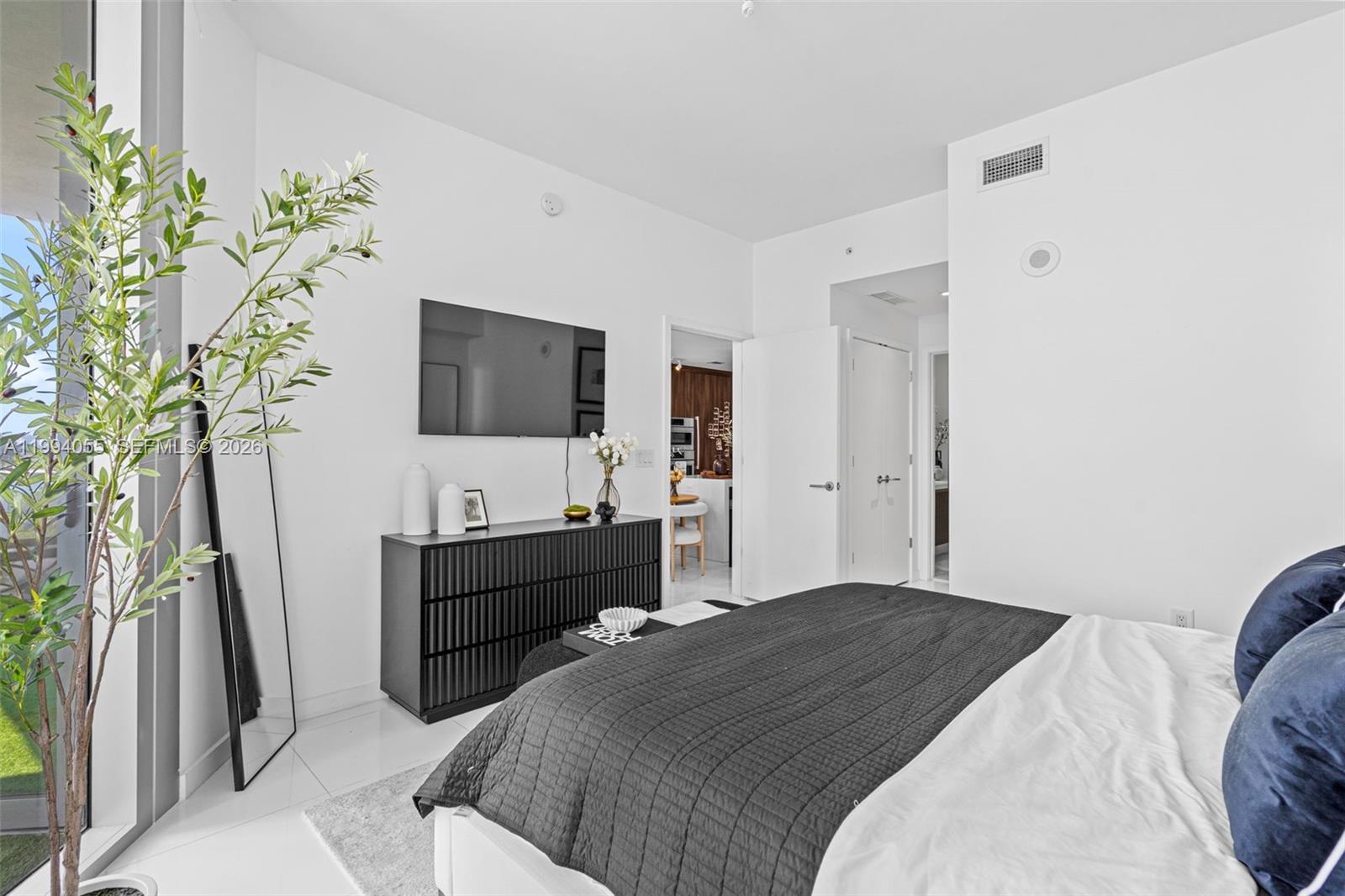 851 NE 1st Ave #1205 Miami, FL 33132