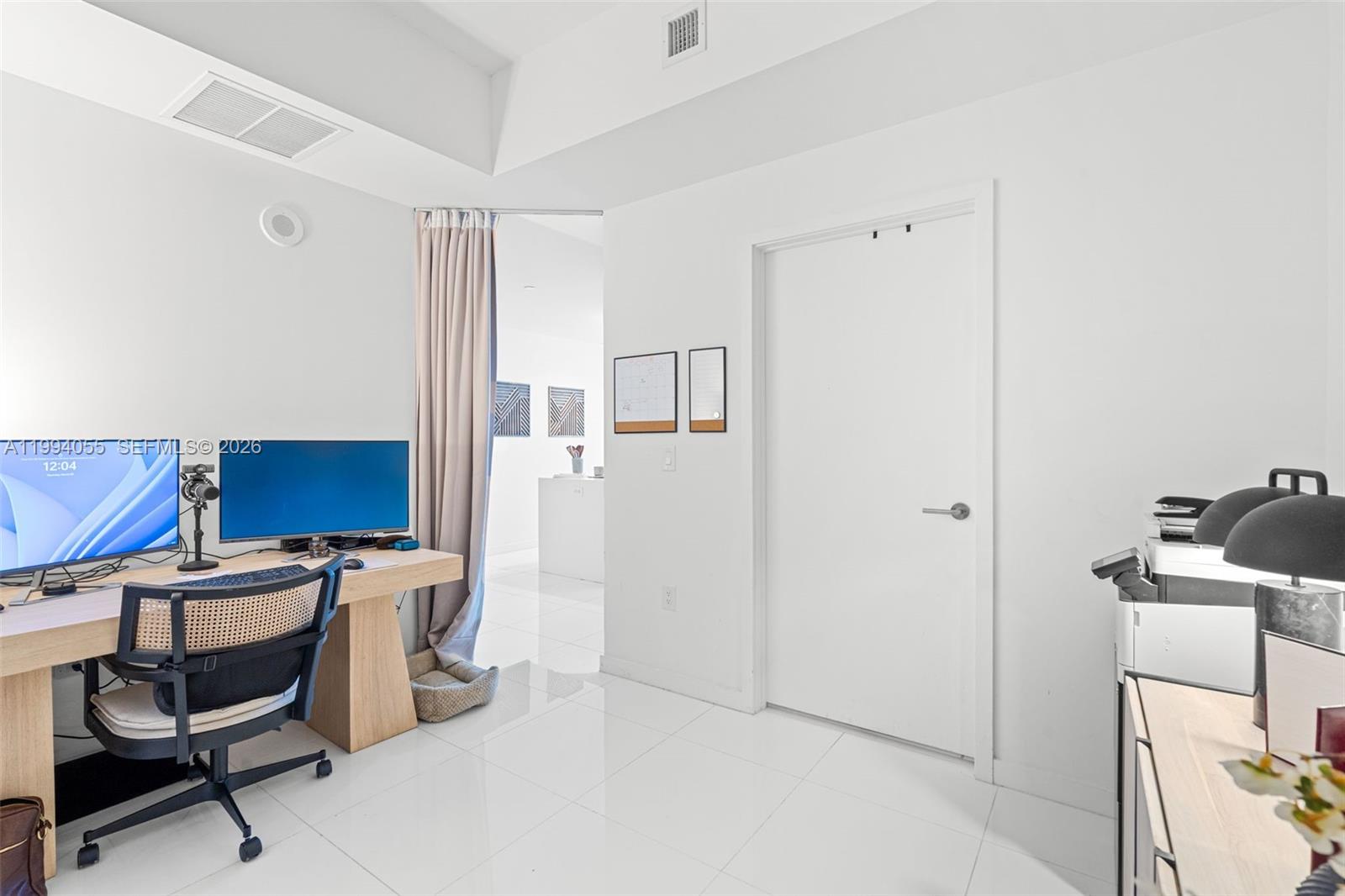 851 NE 1st Ave #1205 Miami, FL 33132