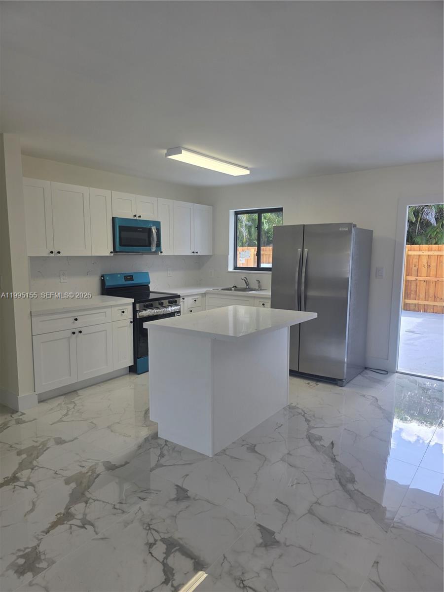 443 NW 23rd Pl