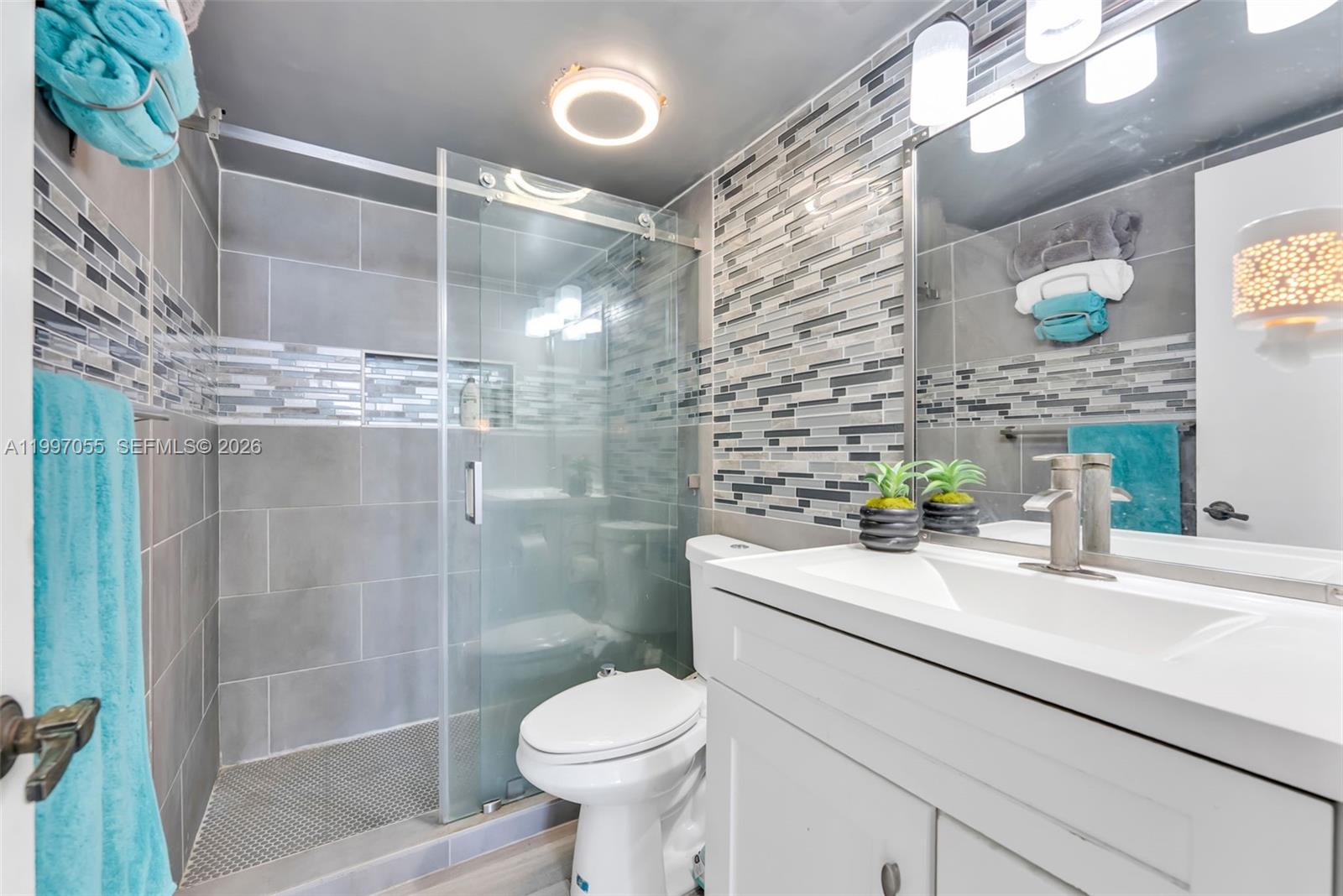 6061 Collins Ave #5F Miami Beach, FL 33140